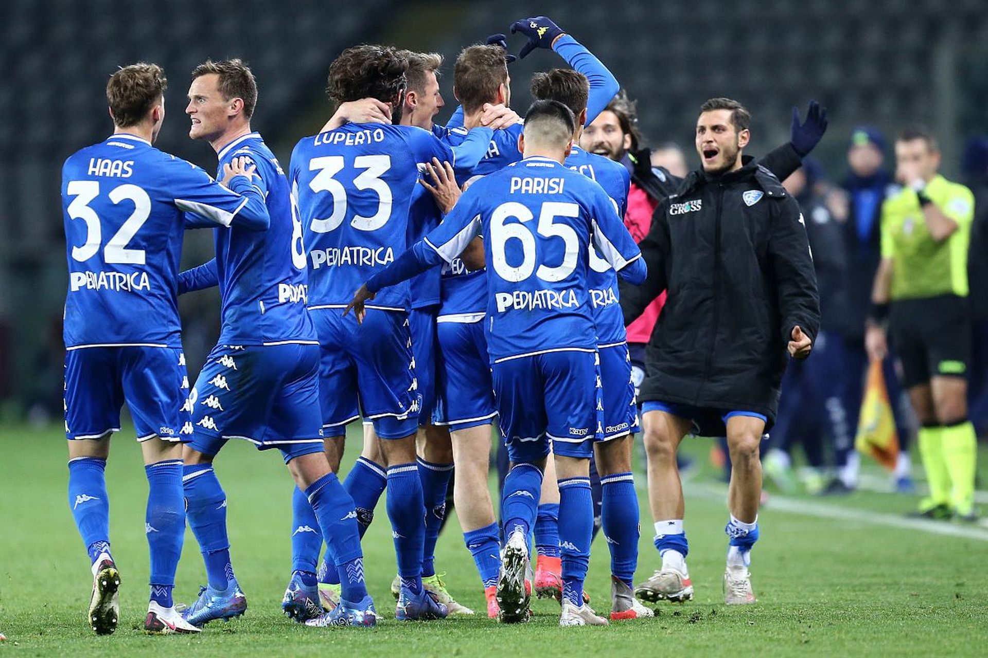 中挣扎的球 中挣扎的球